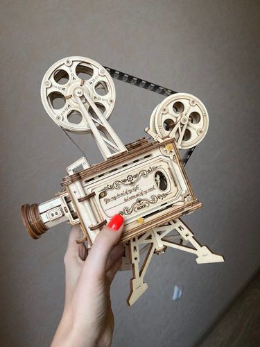 Customer photo review of Robotime Vitascope - Hand Crank Projector