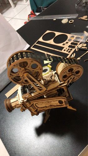Customer photo review of Robotime Vitascope - Hand Crank Projector