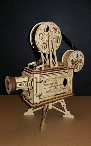 Customer photo review of Robotime Vitascope - Hand Crank Projector