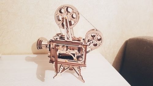 Customer photo review of Robotime Vitascope - Hand Crank Projector