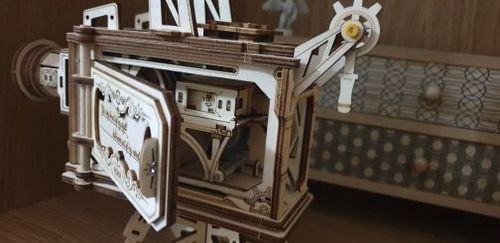 Customer photo review of Robotime Vitascope - Hand Crank Projector
