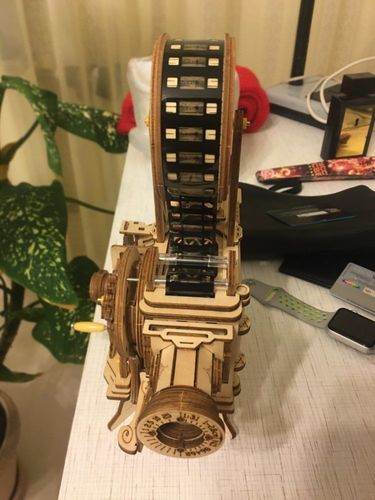 Customer photo review of Robotime Vitascope - Hand Crank Projector