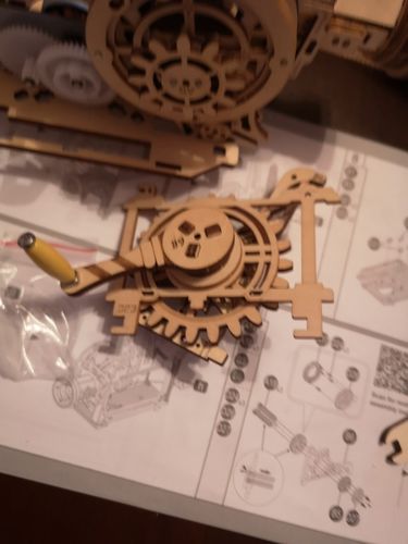 Customer photo review of Robotime Vitascope - Hand Crank Projector