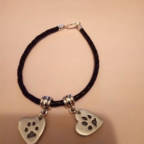 Customer photo review of Paw Print Bracelet - Leather