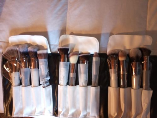 Customer photo review of 31 Kit Pinceau Maquillage Complet Professionnel Poudre / Fond de Teint / Contouring / Anti-cernes / Fan / Blush / Fard Paupiere