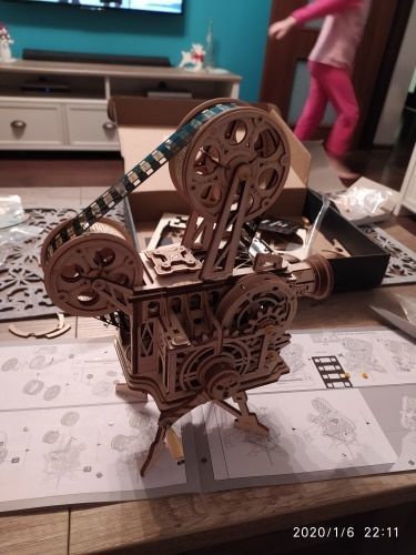 Customer photo review of Robotime Vitascope - Hand Crank Projector