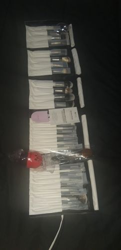 Customer photo review of 31 Kit Pinceau Maquillage Complet Professionnel Poudre / Fond de Teint / Contouring / Anti-cernes / Fan / Blush / Fard Paupiere