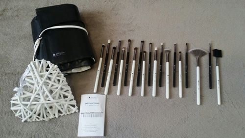 Customer photo review of 31 Kit Pinceau Maquillage Complet Professionnel Poudre / Fond de Teint / Contouring / Anti-cernes / Fan / Blush / Fard Paupiere