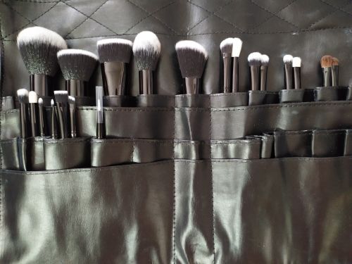 Customer photo review of 27 Kit Pinceau Maquillage Complet Professionnel Poudre / Fond de Teint / Contouring / Anti-cernes / Highlight / Fard Paupiere / Eyeliner