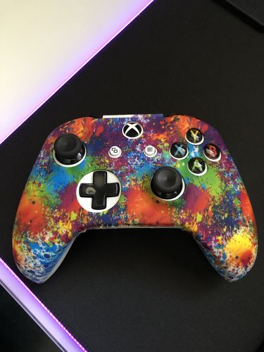 Customer photo review of Tie Dye - XBOX One Controller Skin