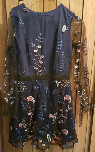 Customer photo review of Mini-robe à manches brodées à fleurs