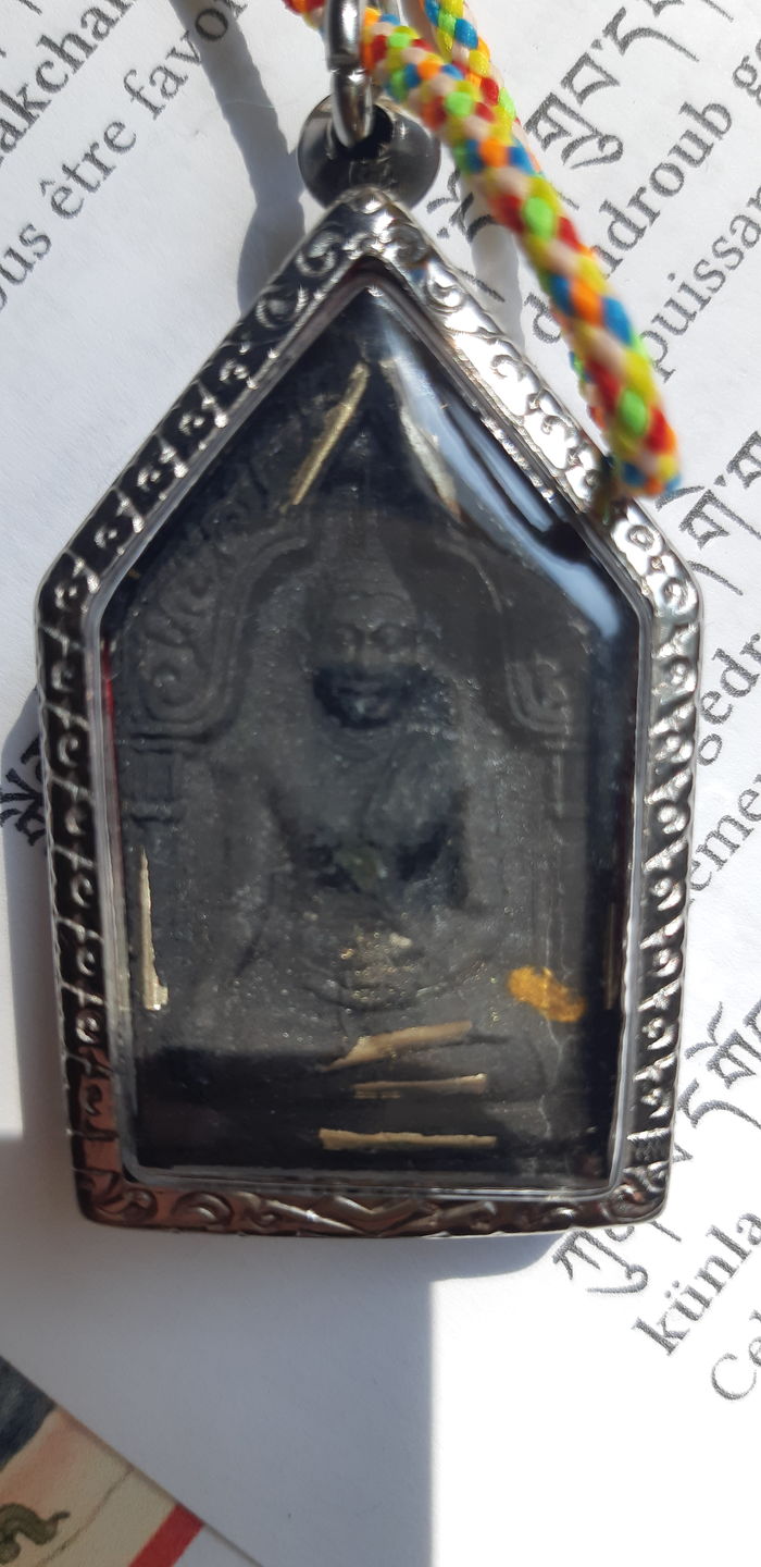 Customer photo review of Amulette de charme Phra Khunpen Dam Pim Khamakan - Très Vénérable LP Koon.