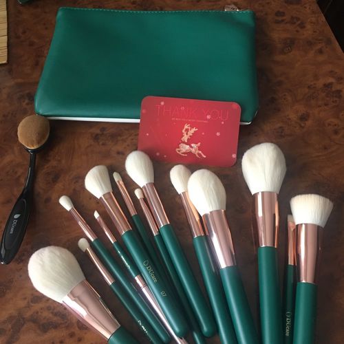Customer photo review of 13 Kit Pinceau Maquillage Poudre / Fond de Teint / Highlight / Contouring / Anti-cernes / Fard Paupiere / Sourcil