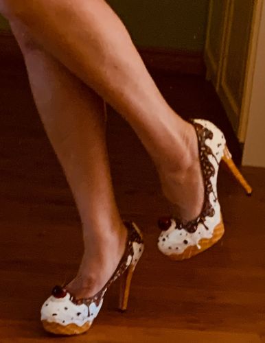 Customer photo review of Bake-a-Shoe Ice Cream Heel 5.5"