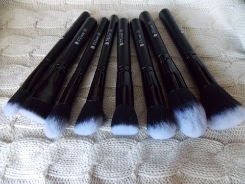 Customer photo review of 27 Kit Pinceau Maquillage Complet Professionnel Poudre / Fond de Teint / Contouring / Anti-cernes / Highlight / Fard Paupiere / Eyeliner