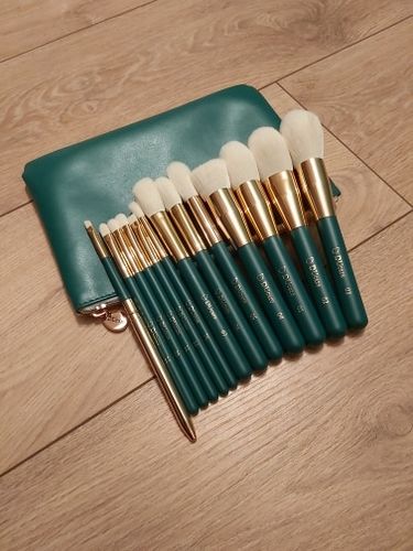 Customer photo review of 13 Kit Pinceau Maquillage Poudre / Fond de Teint / Highlight / Contouring / Anti-cernes / Fard Paupiere / Sourcil