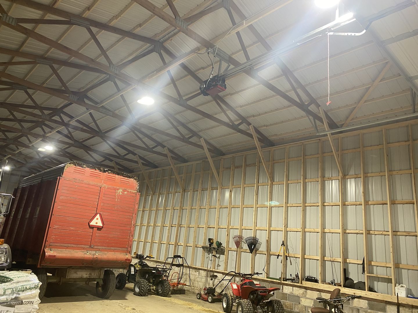 Customer photo review of High Bay LED Light UFO LED 240W 5700K 31000 Lumens - Warehouse Lighting