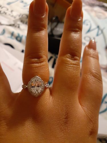 Customer photo review of Louilyjewelry Vintage Art Deco Halo Milgrain Oval Cut Wedding Set