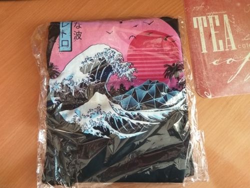 Customer photo review of Hokusai Wave aesthetic T-shirt