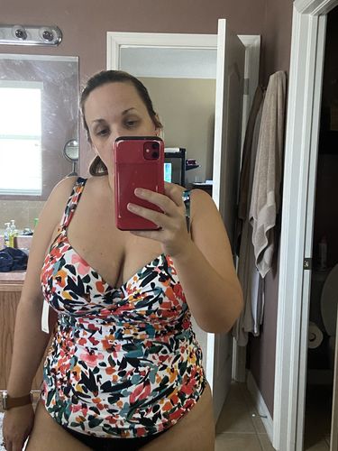 Customer photo review of Anne Cole - Cup Sized Underwire Twist Front Over the Shoulder Tankini Swim Top