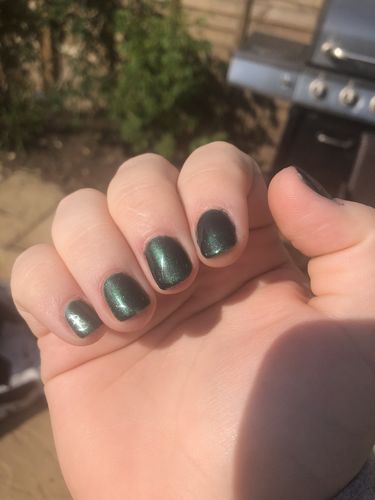 Customer photo review of Bluesky 80541 PRETTY POISON UV/LED Soak Off Gel Nail Polish 10ml Free P&P!