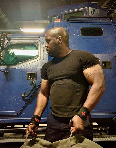 Customer photo review of WAYNE Short Sleeve Performance Shirt