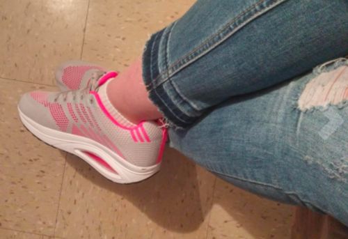 Customer photo review of Women's Comfortable Platform Walking Sneakers