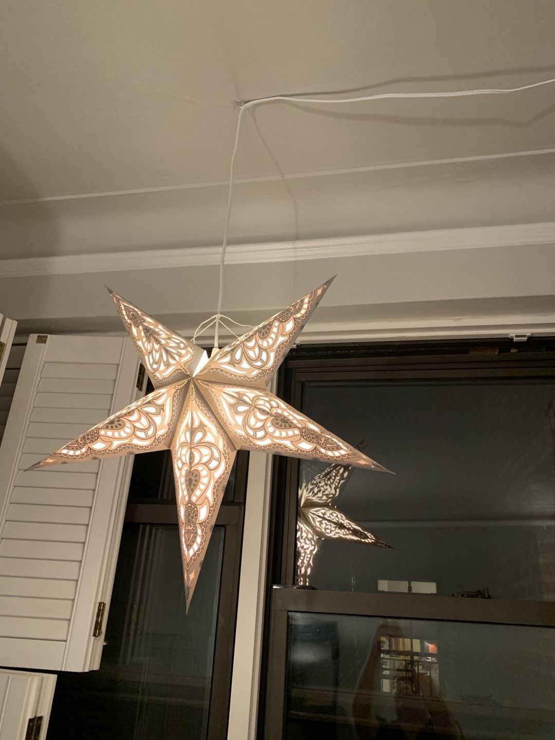 Customer photo review of Single-Socket White Pendant Light Lamp Cord for Lanterns, 11-Foot - Electrical Swag Light Kit