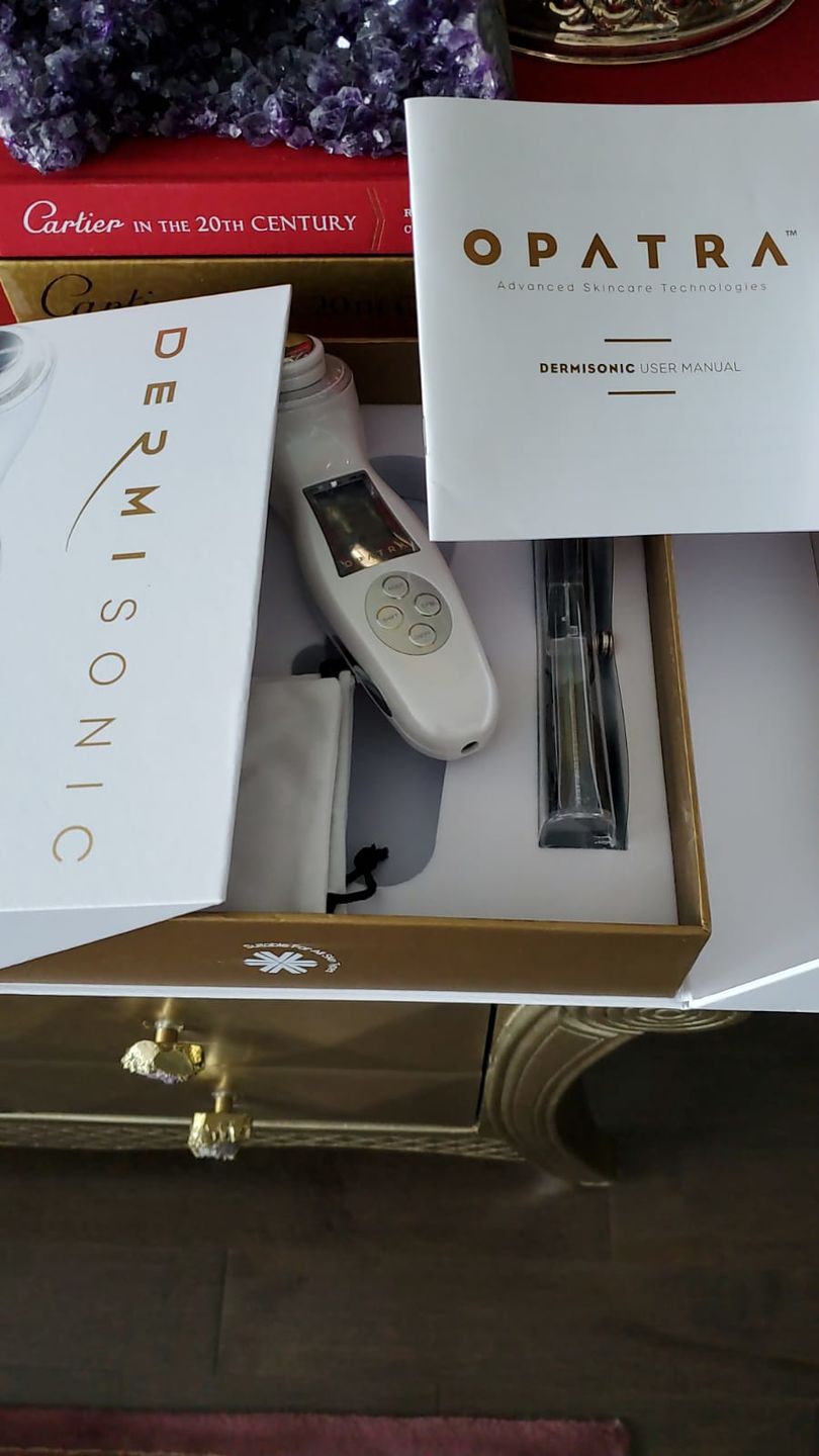 Avaliação com foto de um cliente sobre o DERMISONIC