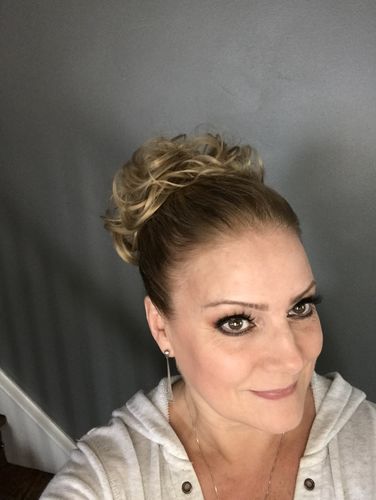 Customer photo review of Top Knot Ponytail Holder