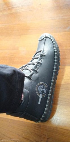 Customer photo review of Dacomfy Men Casual Light Non-slip High-top Shoes