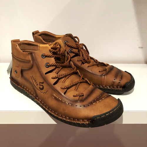 Customer photo review of Dacomfy Men Hand Stitching Fashionable High-top Leather Boots