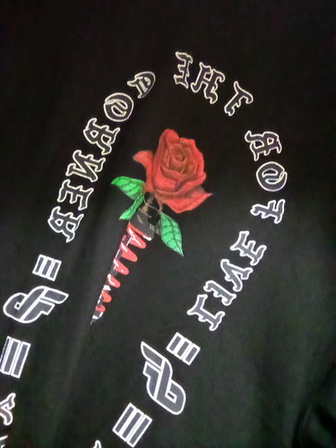 Customer photo review of RED ROSES - BLACK