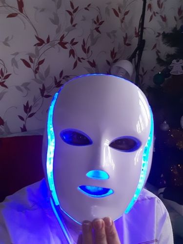 Customer photo review of EverBelle LED Therapy Skin Rejuvenation Mask (7 in 1) Neck & Facial Set