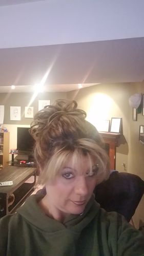 Customer photo review of JuvaBun Messy Bun