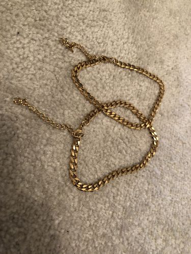 Customer photo review of Curb Anklet Gold