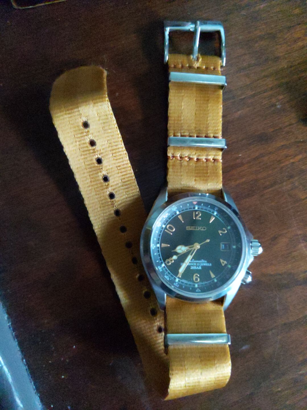 Customer photo review of AlphaShark Slim - Camel