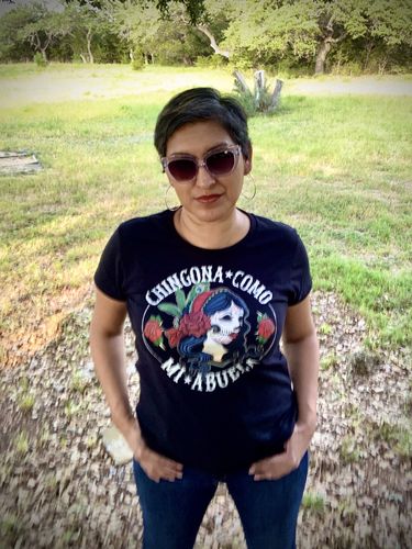 Customer photo review of Chingona Como Mi Abuela Rose Vintage Ladie's T-Shirt