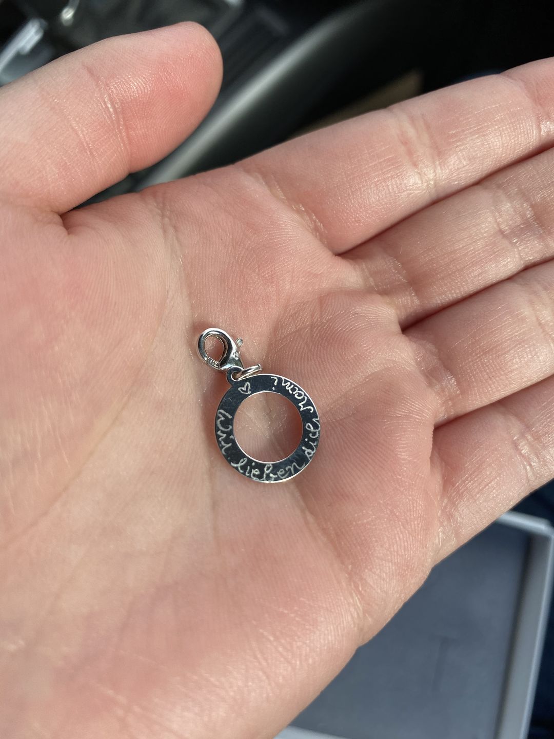 Customer photo review of Charm-Anhänger "Ewigkeitsring mit Gravur"