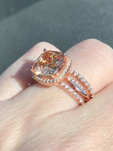 Customer photo review of Louilyjewelry Rose Gold Twist Cushion Cut Champagne Wedding Ring Set
