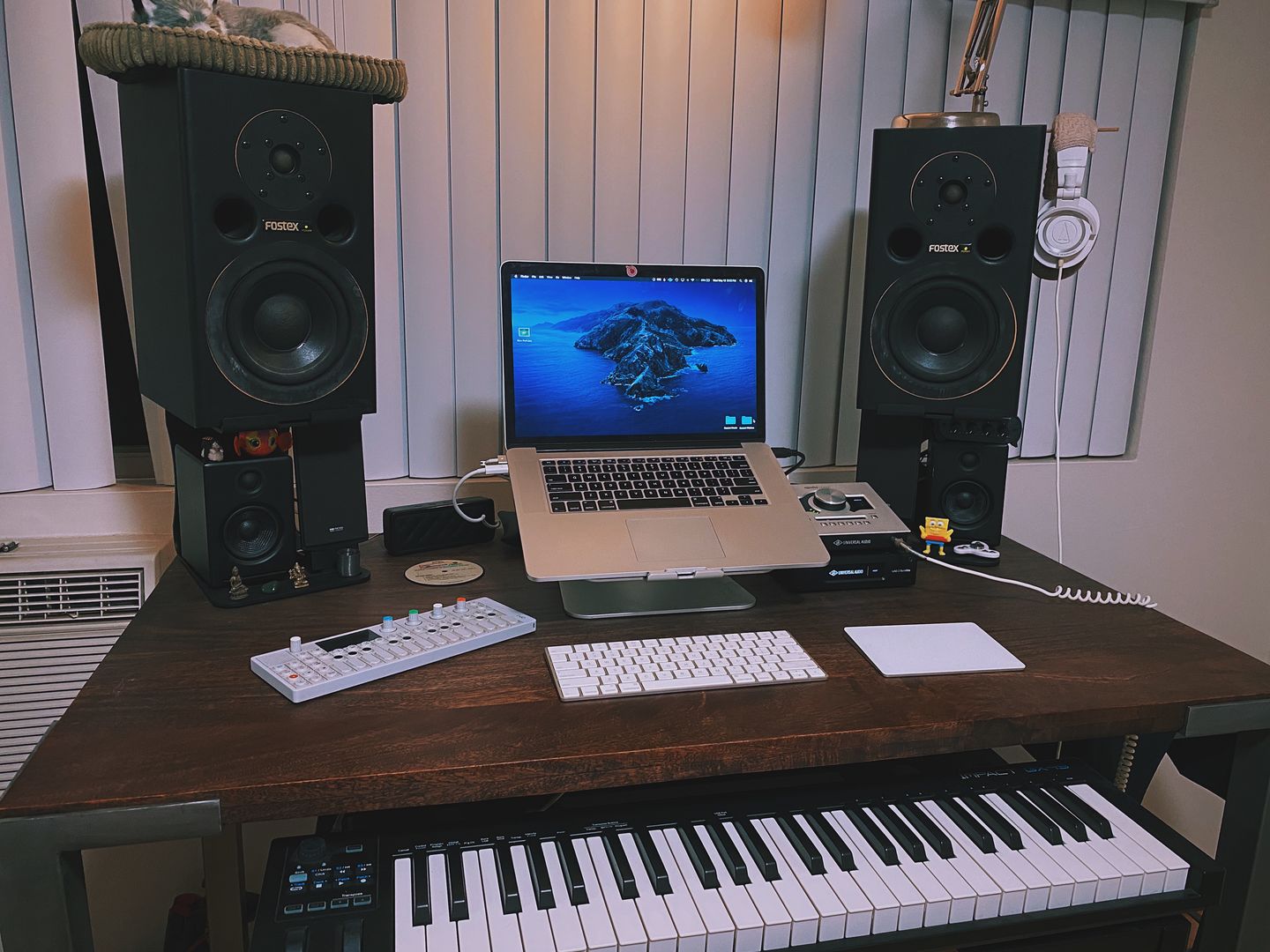 Customer photo review of SOUNDRISE PRO Studio Monitor Stands 9" | Made in USA | Pair