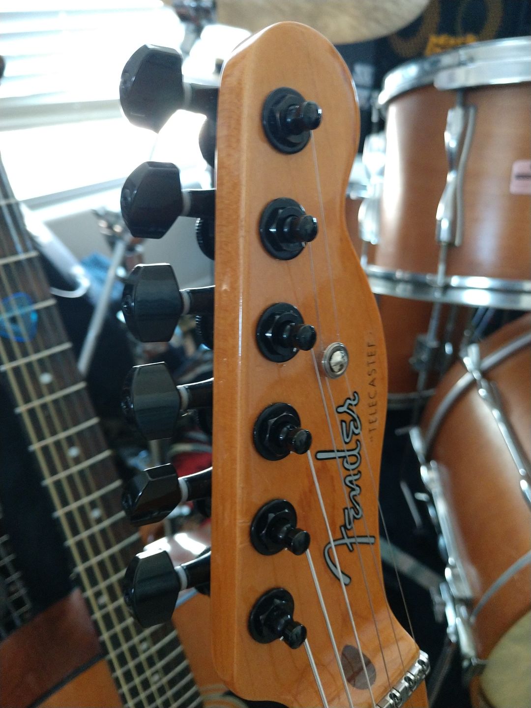 Customer photo review of Vintage Guitar Tuner Upgrade Kit for 6 Inline Headstocks (8.5mm Post Hole)