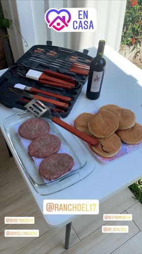 Reseña con foto de un cliente sobre Hamburguesa Premium