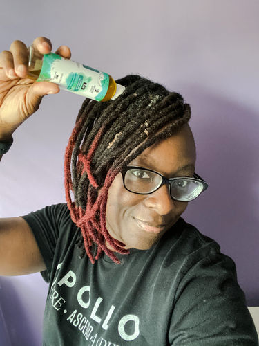 Customer photo review of Nourishing & Conditioning Hair Oil | 4 oz