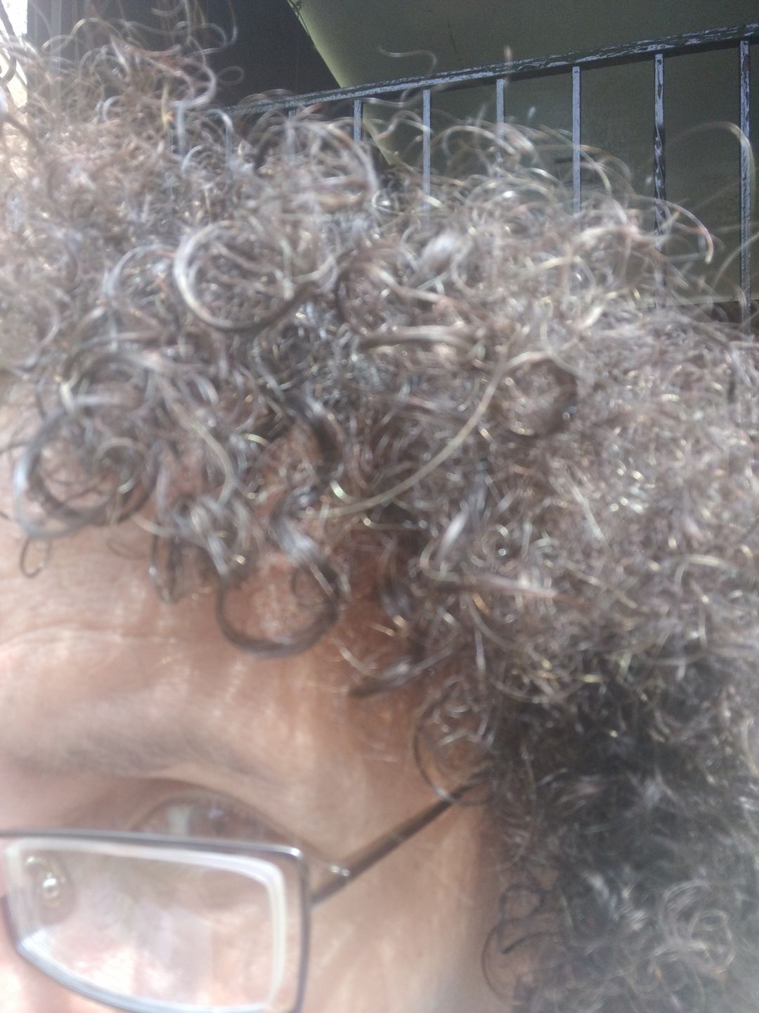 Customer photo review of Hair Growth Serum for Curly Hair with Organic Castor Oil for Strengthening and Vanilla Berry Fragrance