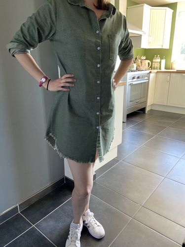Customer photo review of Robe chemise à manches longues et ourlet effiloché