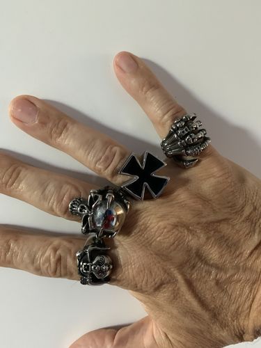 Customer photo review of THINKING SKULL RING