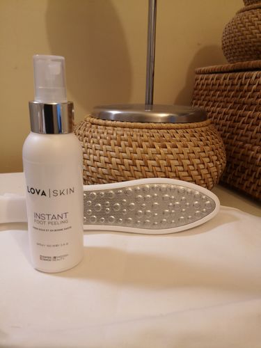 Customer photo review of LOVASKIN INSTANT FOOT PEEL Essential Kit - Great value, 25 uses in one bottle