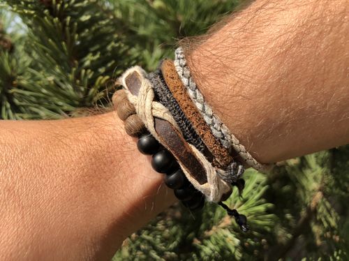 Customer photo review of Zedernholz Armband