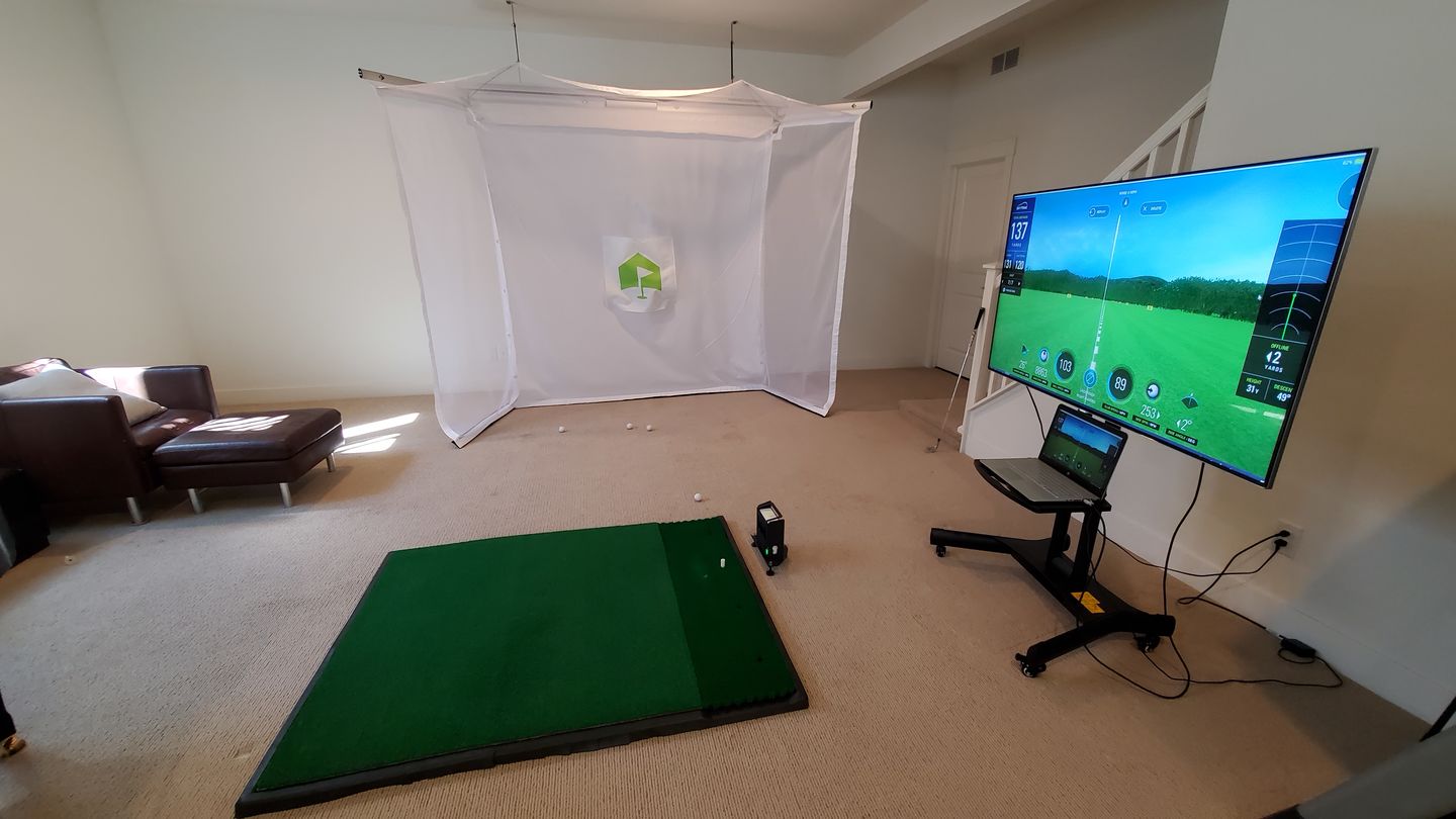 Customer photo review of HomeCourse Pro Retractable Golf Simulator Screen